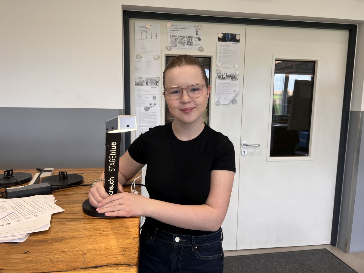Mädchen und Technik beim Scheuch